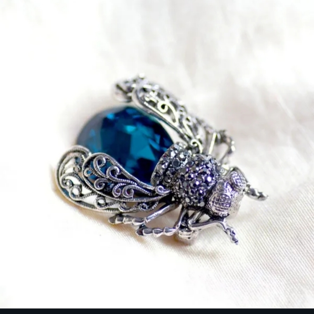 NWT Adorable Boho Silver Insect Bug With Blue Stone Pin!!